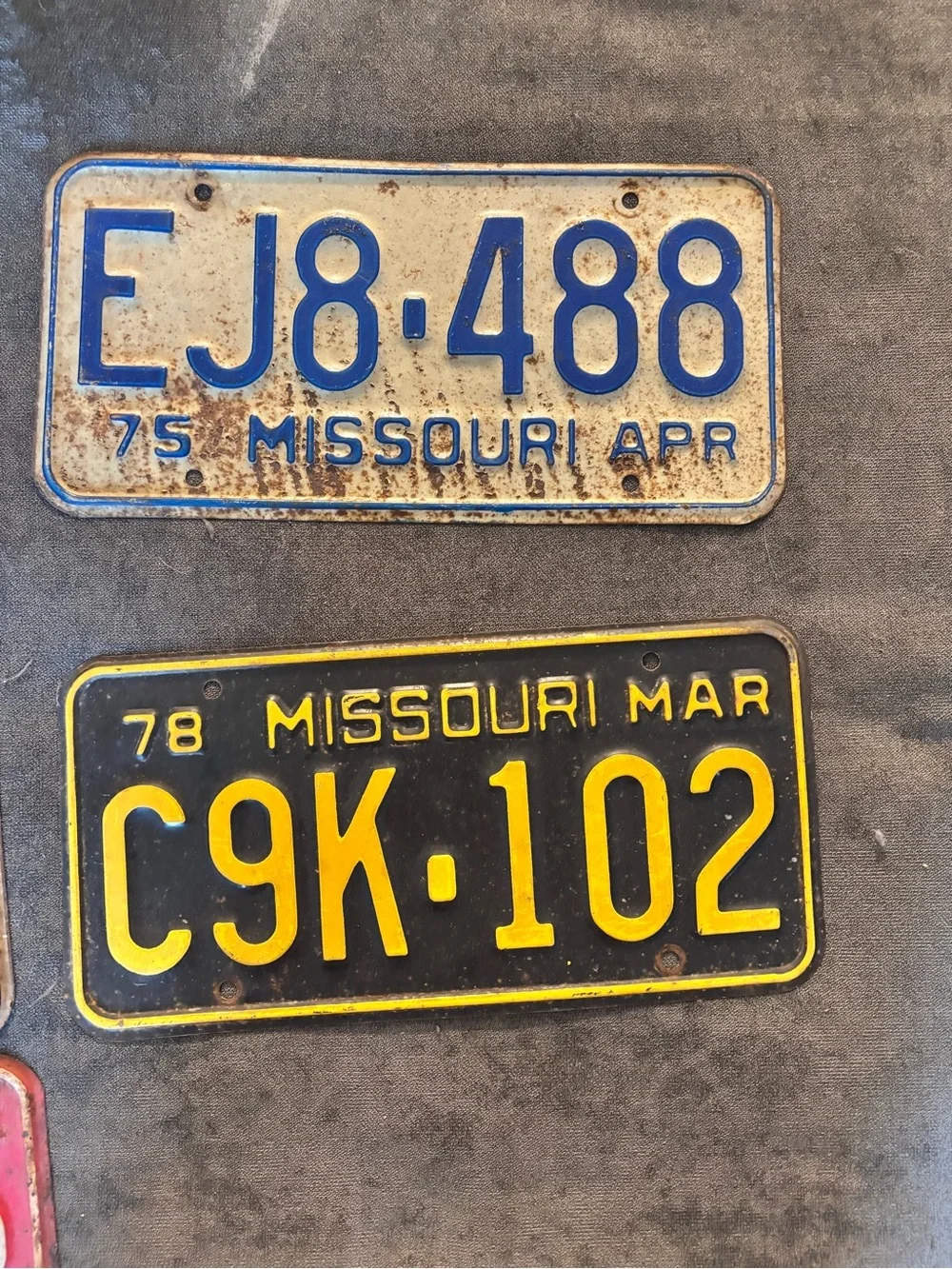 Vintage License Plate Wall Art Set - Blue, White, Black, Yellow, Red